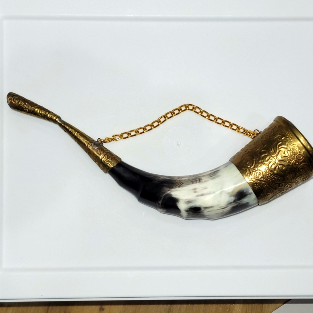 New Vintage Georgian horn cup souvenir